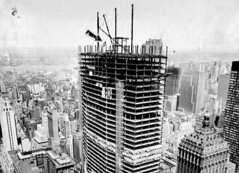 1963 - The Pan Am Building Flags fastened on steel girder near fifty ninth story of Pan American building. Commercial Office Building, International Style Architecture, American Building, Pan American Airlines, Steel Girder, New York City Buildings, Big Town, Pan Am, Pan American