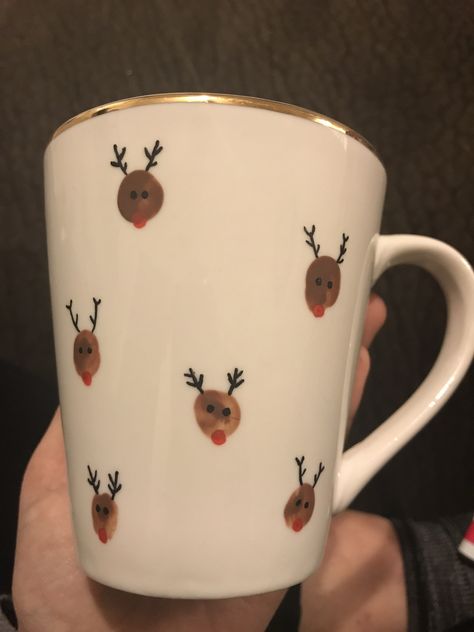 Painting Christmas Mugs Ideas, Diy Christmas Mugs Kids, Christmas Handprint Mug, Painting Mugs Christmas, Handprint Mugs Christmas, Painted Christmas Mugs Diy, Color Me Mine Christmas Ideas, Christmas Mug Painting Ideas, Christmas Mug Painting