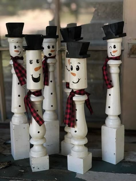 Spindle Ideas, Snowmen Ideas, Spindle Crafts, Stair Spindles, Snowman Crafts Diy, Wooden Snowmen, Wood Snowman, Wooden Christmas Crafts, Stair Tread