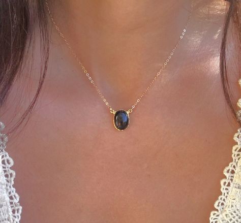 Black Jewelry Necklace Gold, Black Tourmaline Pendant, Sunshine Aesthetic, Black Tourmaline Necklace, Crystal Vibes, Black Tourmaline Crystal, Oval Necklace, Tourmaline Pendant, Dainty Gold Necklace