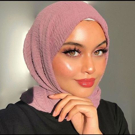 Hijab Streetwear, Hijab Turban Style, Glasses For Round Faces, Hijab Hipster, Sweet Makeup, Hijab Style Tutorial, Hijab Fashionista, Hijabi Fashion Casual, Hijabi Aesthetic