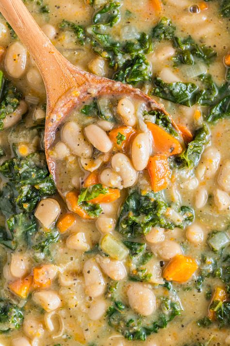 KALE WHITE BEAN SOUP + WonkyWonderful Best Bean Soup, Bean And Potato Soup, Kale White Bean Soup, Kale And Bean Soup, Kale White Bean, White Bean Kale Soup, Homemade Italian Seasoning, Kale Soup Recipes, White Bean Soup Recipes