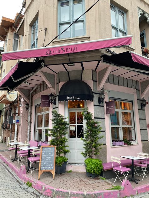 #cafe #pink #istanbul Istanbul Cafe, Big Modern Houses, Turkey Vacation, Istanbul Turkey Photography, Blue Cafe, Pink Cafe, Istanbul Photography, Cafe Shop Design, Istanbul Travel