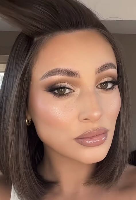 Brown Neutral Wedding Makeup, Make Up Wedding Guest Smokey Eye, Makeup Looks For Cocktail Party, Simple Elegant Makeup For Brown Eyes, Make Up On Blue Eyes, Natural Prom Makeup For Brown Eyes Black Dress, Kylie Bronze Palette Looks, Smokey Eyes Wedding, Smokey Eye Makeup Daytime