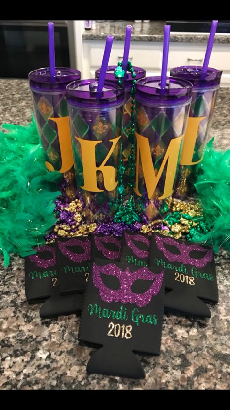 Mardi Gras Goodie Bags, Mardi Gras Favors Ideas, Mardi Gras Cups, Mardi Gras Party Favors, Survivor Kit, Crab Feed, Mardi Gras Diy, Party Survival Kit, Mardi Gras Party Decorations