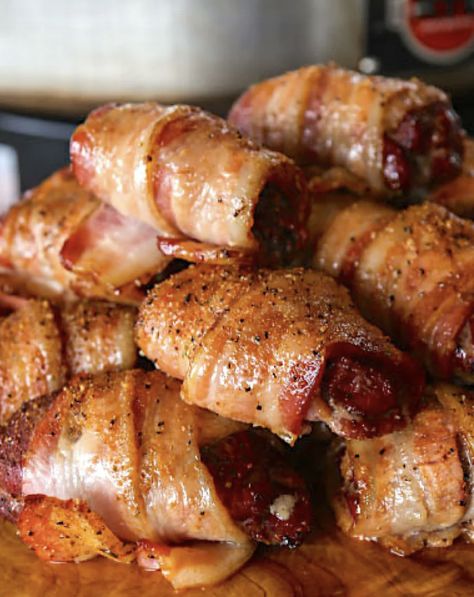 How to Make Bacon Wrapped Venison Backstrap – recteq Bacon Wrapped Backstrap, Bacon Wrapped Venison, Venison Bacon, Bacon Wrapped Meatballs, Backstrap Recipes, Beef Tenderloin Recipes, Grilling Recipes Sides, Deer Recipes, Honey Pork