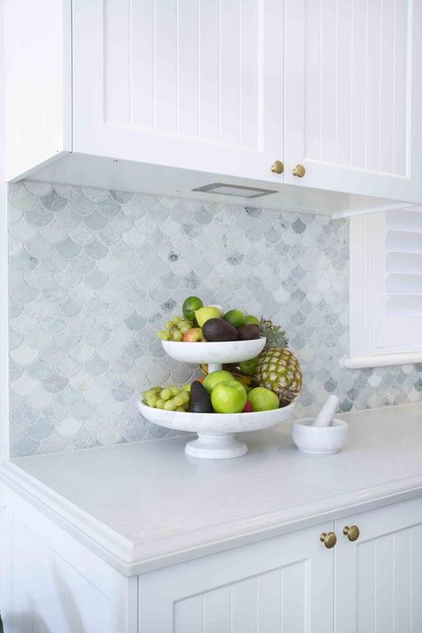 Beach House Kitchen Backsplash, Beachy Kitchen Ideas, Coastal Backsplash, Coastal Kitchen Backsplash, Beachy Kitchens, Coastal Kitchen Decor, White Kitchen Backsplash, Beach House Kitchens, Landscape Designer