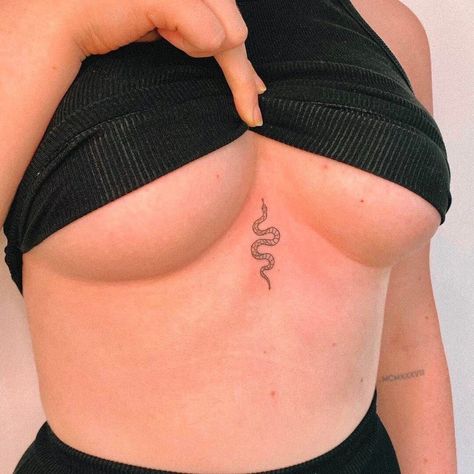 Snake Tattoo Between Breast Women, Snake Tattoo Between Breast, Tattoo Ideas Under Bra Line, Breast Tattoos For Women Middle, Tattoo In Between Breast, Middle Breast Tattoo, Tatuagem Percy Jackson, Tattoo Between Breast, Elegance Tattoo