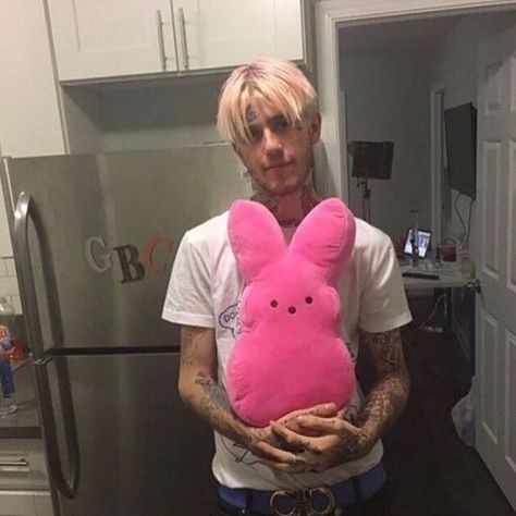 leona ☠️ on Instagram: “happy birthday lil peep <3” Pink