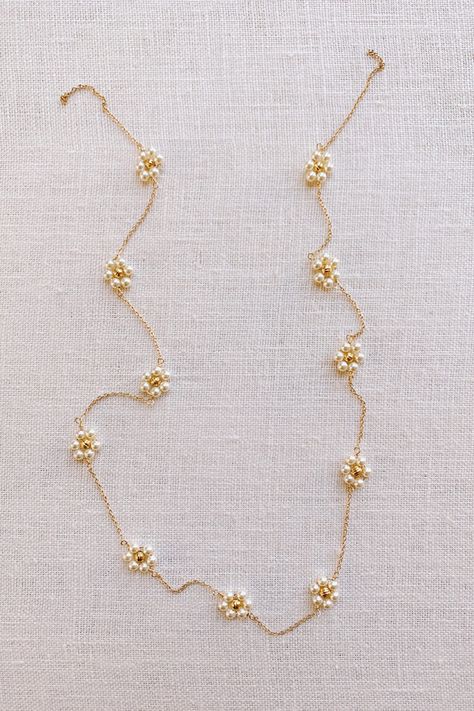 Daisy Chain Necklace, Diy Pearl Necklace, Anting Manik, قلادات متدلية, Strap Mask, Pearls Diy, Mask Chain, Beaded Necklace Diy, Handmade Wire Jewelry