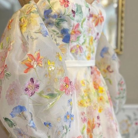 Hand Painted Wedding Dress, Creative Dresses, Savin London, Bridal Themes, Flower Wedding Dress, Bohemian Bridesmaid Dress, Bride Dress Vintage, Gown Designs, Winter Bridesmaid Dresses