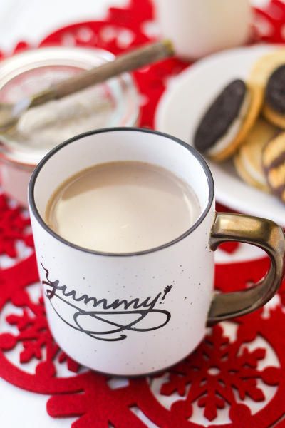 Rumchata Chai Latte warms you up with cinnamon, cloves, cardamom, and nutmeg. Not to mention the Rumchata! Rumchata Recipes Drink, Rumchata Cocktails, Rumchata Drinks, Copycat Drink Recipes, Rumchata Recipes, Chai Latte Recipe, Delicious Drink Recipes, Party Food And Drinks, Latte Recipe