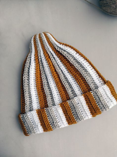 Crochet Pointed Hat, Crochet Stripe Hat, Crochet Beanie Striped, Beanie Tutorial Crochet, Striped Beanie Crochet Pattern, Striped Crochet Hat, Crochet Striped Hat, Crochet Striped Beanie, Crochet Beanie Ideas