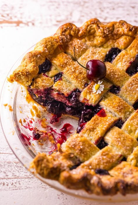 Best Cherry Pie Recipe, Summer Pie Recipes, Best Pie Crust Recipe, Homemade Cherry Pies, Yummy Fruit, Cherry Pie Recipe, Homemade Pie Crust Recipe, Baker By Nature, Pie Baking