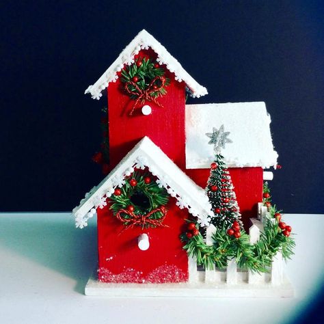 Holiday Birdhouses, Christmas House Decor, Birdhouse Craft, Christmas Houses, Birdhouse Designs, Bird Houses Painted, Decorative Bird Houses, Christmas Bird, Christmas Decorations For The Home