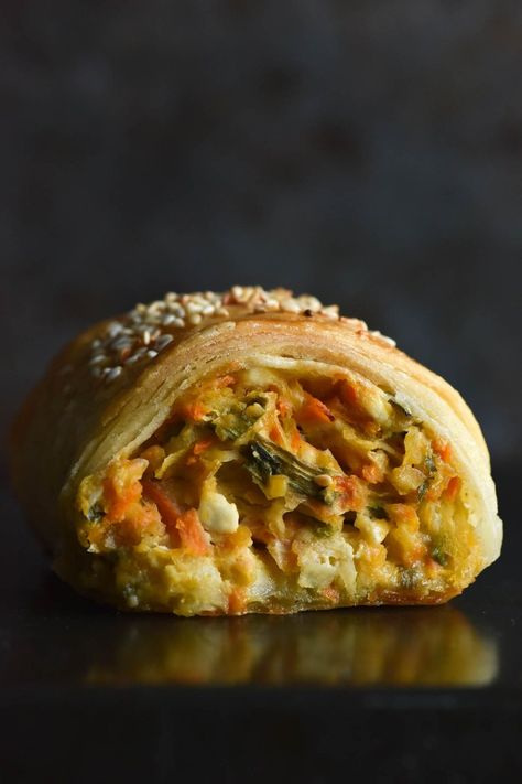 Veggie chickpea sausage rolls (gluten free) - Georgeats Chickpea Sausage, Veggie Rolls, Easy Picnic Food, Vegetarian Sausages, Veggie Sausage, Soy Free Recipes, Gluten Free Recipe, Appetizers Easy Finger Food, Vegan Sausage