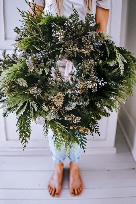 Fresh Pine Wreath Diy, How To Make A Christmas Wreath Evergreen, Making A Real Christmas Wreath, Diy Fresh Wreath Christmas, Fresh Winter Wreath, Juniper Wreath Diy, Fresh Evergreen Wreaths, Evergreen Wreath Diy, How To Make An Evergreen Wreath