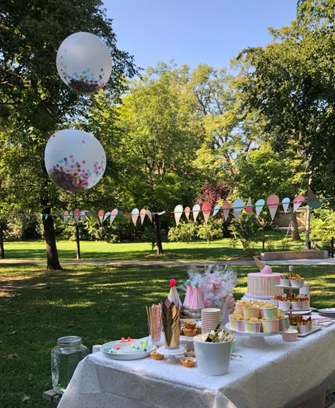 Pink Picnic Party, Mid Summer Party, Dream Birthday Party, Bday Vibes, Champagne Birthday, Cream Birthday Party, Backyard Summer, Dream Birthday, Girls Brunch