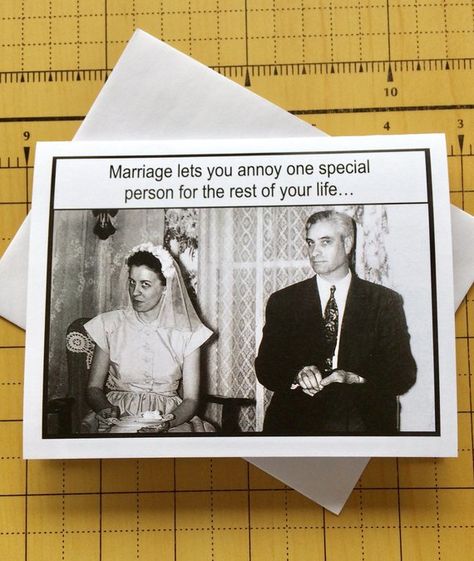 Happy Anniversary Sister, Anniversary Jokes, Happy Anniversary Funny, Funny Anniversary Wishes, Card Marriage, Husband Quotes Funny, Funny Vintage Photos, Funny Anniversary, Happy Anniversary Cards