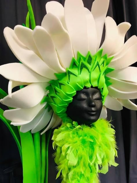 Foam Wigs, Crazy Hat, Mad Hat, Foam Art, Flower Costume, Mannequin Art, Easter Hats, Giant Flowers, Up Costumes