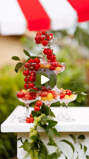 e l i s e  •  a n n a on Instagram: "when in rome 🍷   transformed @hannahschweissphotography & @raditzdbzfan backyard into the most beautiful italian soirée 🍝 🌶️🍅 hanging baskets filled with fresh tomatoes, a custom backdrop, bar & so much more!!!! give me all the red for this last summer celebration 🎉   & head to @hannahschweissphotography page for the end of party surprise 😭🫶🏼  planning/design/decor: @chicfromchicago  @samanthaparmater  @mjboran  @hannahschweissphotography  @99hausballoons  @odd.cookies  @elocin.llc  @dapizzadude  @beyondcateringchi" Italy Inspired Party Decor, Italian Party Table Decorations, Italian Themed Party Ideas, Tomato Party Decorations, Italian Theme Baby Shower Ideas, Italian Theme Bridal Shower Ideas, Italian Pool Party, Italian Party Decorations Decor Ideas, Thats Amore Party