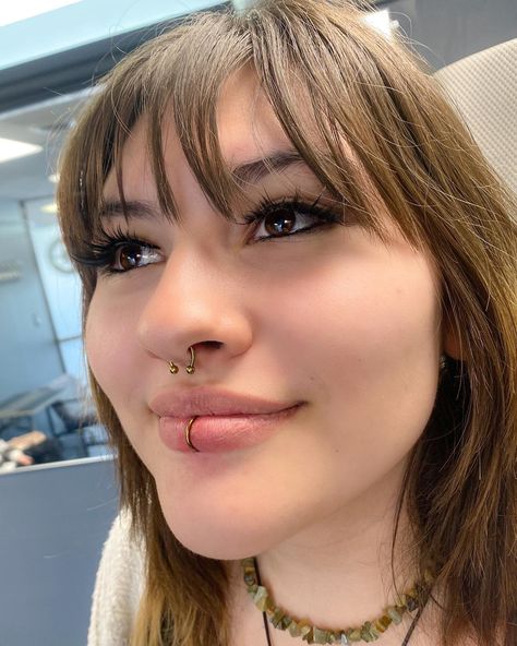 Female Face Piercings, Lip Ring Middle, Trendy Piercings Face, Middle Nose Piercing Septum, Septum And Lip Piercing, Septum And Labret, Lip Piercing Middle, Middle Bottom Lip Piercing, Lip Peircings Middle