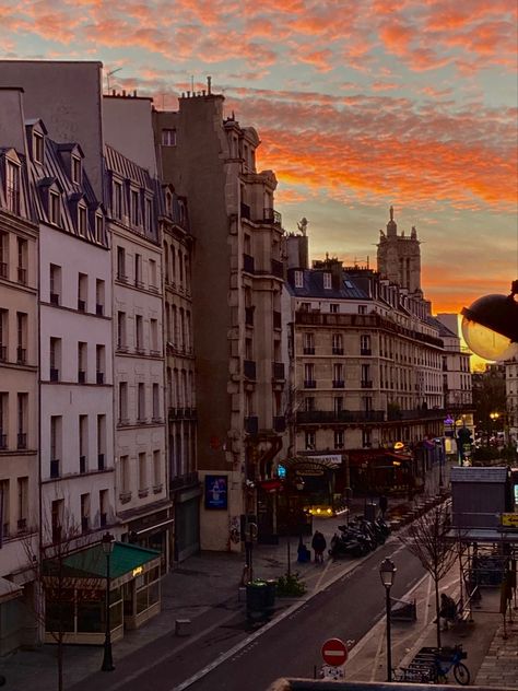 #sunrise #paris #aesthetic Sunrise In Paris, Sunrise Paris, Paris Aesthetic, Times Square, Vision Board, Paris, Travel