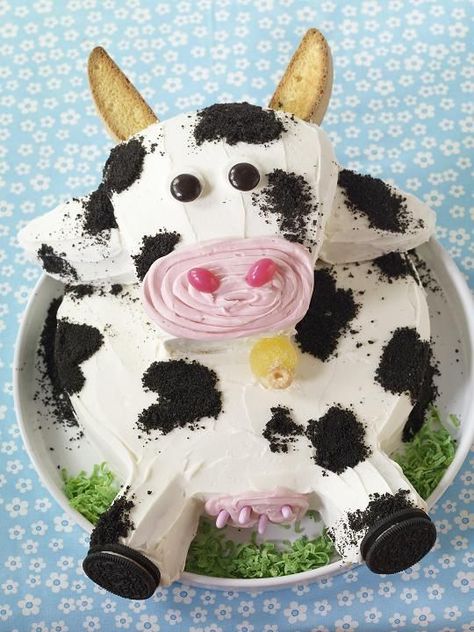 A fun Cow Cake!                                                                                                                                                     More Cow Birthday Cake, Cow Cake, Sweet Cow, Cow Cakes, Hello Cupcake, Farm Cake, Cow Birthday, Brownie Desserts, Farm Birthday Party