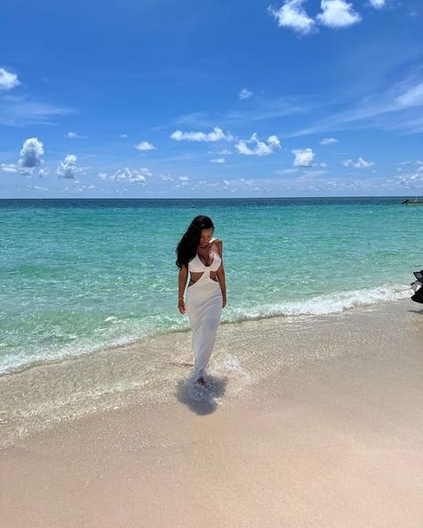 Eslen Stefanie on Instagram: "SAN ANDRES 🇨🇴 . . #sanandres #colombia #hurb #travelphotography #caribe" Outfit San Andres Isla, San Andreas Colombia, San Andreas, Travel List, Vacation Places, Dream Vacation, Dream Vacations, Travel Photography, Vision Board