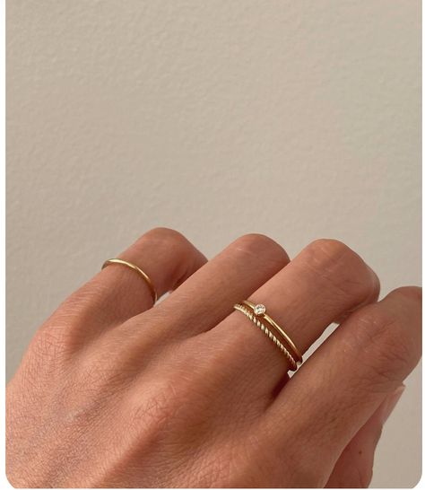 Minimalist Jewelry Ring, Feminine Rings Aesthetic, Simple Layered Rings, Cute Rings Simple, Simple Ring Stack Both Hands, Gold Rings Delicate, Simple Gold Jewelry Rings, Mejuri Rings Stacking, Ring Stack Short Fingers