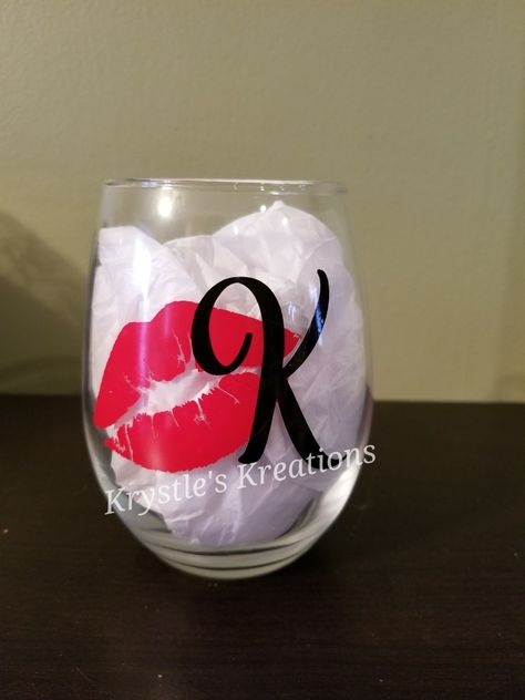 Cricut Vinyl Projects Valentines Day, Valentines Cups Ideas, Valentine’s Day Wine Glasses, Valentines Day Vinyl Projects, Custome Gifts, Valentines Day Cricut Projects To Sell, Valentine’s Day Cricut Ideas, Valentine Wine Glasses, Valentines Vinyl Ideas