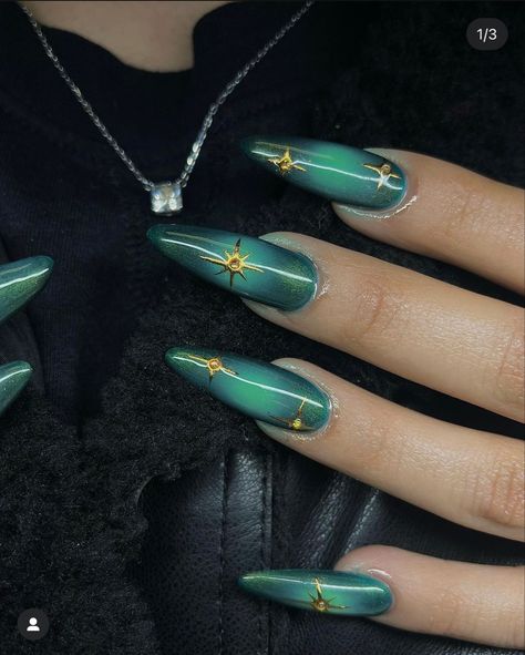 Teal Acrylic Nails, Teal Nail Designs, Latest Nail Art Designs, Teal Nails, Dark Green Nails, Retro Nails, Hippie Nails, Airbrush Nails, Vintage Nails