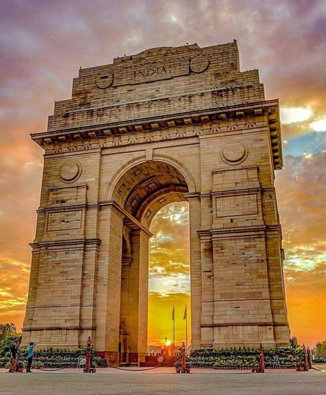 Monument In India, Light Sunset, India Travel Places, Temple India, India Architecture, Ancient Indian Architecture, India Gate, Amazing India, Famous Monuments