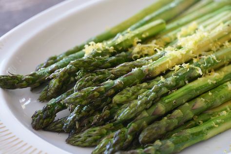 Oven-Roasted Asparagus - Weekend at the Cottage Healthy Egg Recipes, Oven Roasted Asparagus, Steamed Asparagus, Healthy Eggs, Popsugar Food, Rachel Ray, Fast Metabolism Diet, Spring Vegetables, Roasted Asparagus