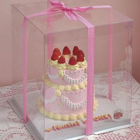 Korean Strawberry Cake, Mini 2 Tier Cake, Happy Bday Cake, Cake Two Tier, Korean Strawberry, Cake 2 Tier, Vintage Sweets, 2 Tier Cake, Korean Cake