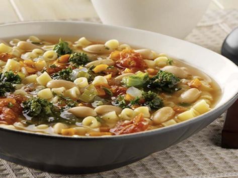 This ditalini soup is packed with white beans & tasty broth. Warm up to this authentic Italian pasta soup recipe tonight! Ditalini Soup, Barilla Recipes, Pasta Soup Recipes, White Bean Recipes, Resep Pasta, Barilla Pasta, Ditalini Pasta, Bean Pasta, Vegetarian Soup Recipes