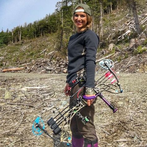 My happy place! Eva Shockey (@evashockey) Eva Shockey Bow, Bow Hunting Women, Archery Sights, Tactical Women, Eva Shockey, Girl Hunting, Woman Archer, Outdoors Women, Bow Target