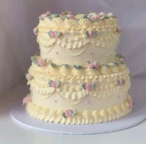 Bolo Vintage, Vintage Birthday Cakes, Mini Cakes Birthday, Pretty Dessert, Cake Inspo, Cute Baking, Cake Flowers, Simple Birthday Cake, Holiday Break