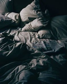 Image discovered by Emmalie P.. Find images and videos about photography room and bed on We Heart It - the app to get lost in what you love. Messy Bed, Natural Bedding, Cheap Bathrooms, Dream Symbols, Simple Bed, Night Aesthetic, Modern Bed, Dark Night, Bedroom Inspirations