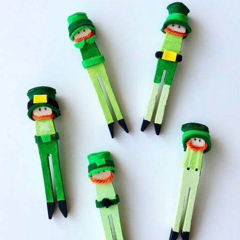 Clothespin leprechaun craft St Patricks Day Crafts, Clothespin People, Leprechaun Craft, March Crafts, St Patricks Crafts, St Patricks Day Crafts For Kids, St Patrick's Day Decorations, Spring Crafts For Kids, Crafts For Seniors