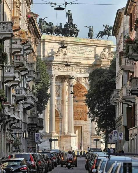 Milan Italy Aesthetic, Milan Travel, Living Modern, Italy Aesthetic, Northern Italy, Bergamo, Milan Italy, City Aesthetic, Turin