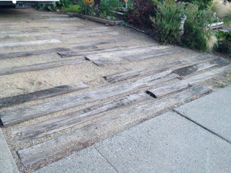 Decomposed granite and wood driveway. Strong enough for an RV! Sleeper Driveway, Wood Driveway, Driveway Materials, Permeable Driveway, Grass Alternative, Diy Backyard Fence, Railroad Ties, Driveway Ideas, Decomposed Granite