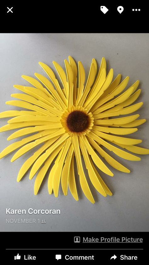 Sunflower made of plastic knifes Plastic Silverware Crafts, Plastic Knives Craft Ideas, Crafts With Plastic Knives, Plastic Fork Crafts, Plastic Knife Crafts, Plastic Spoon Art, Fork Crafts, Plastic Spoon Crafts, Plastic Knife