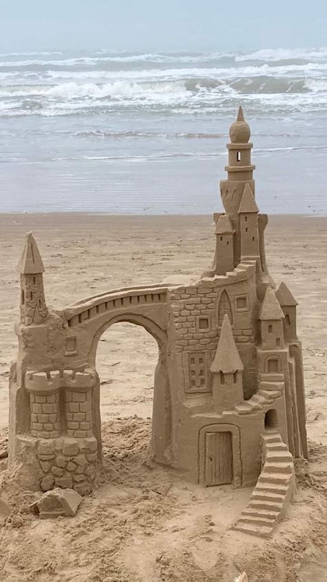 Sandcastle Aesthetic, Sand Castle Aesthetic, Sand Building Ideas Beach, Sand Castle Ideas, Sandcastle Ideas, Sand Ideas, Beach Sand Castles, Beach Sand Art, Sand Projects