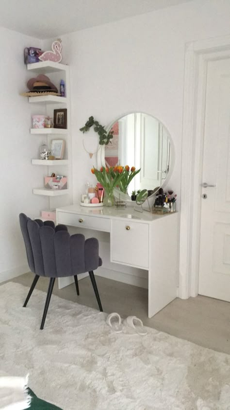 Small Vanity Area, Dressing Table And Study Table Together, Make Up Corner Ideas Bedrooms, Small Room Makeover Inspiration, Aesthetic Desks, Easy Room Decor, Classy Bedroom, Room Redesign, Woman Bedroom