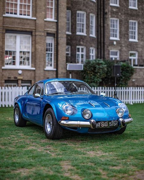 Renault Alpine, Road Runner, Car Photography, Automotive Design, Amazing Cars, Sports Cars, Car Pictures, Boats, Click Here