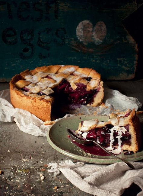 Deep dish pie. Apple, Ginger & Blueberry Shortcrust Pie #craftbeer #beer Irish Lamb Stew, What Katie Ate, Roasted Garlic Chicken, Lamb Stew, Berry Pie, Sweet Pie, Pie Recipes, Just Desserts, Sweet Tooth