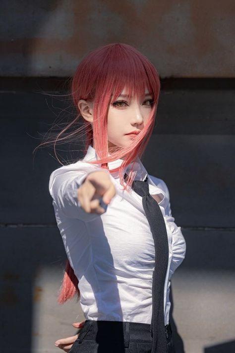 Best Cosplay Women, Good Cosplay, Cosplay Wallpaper, Power Cosplay, Chainsaw Man Cosplay, Makima Cosplay, Cosplay Aesthetic, Camera Woman, Cool Pose