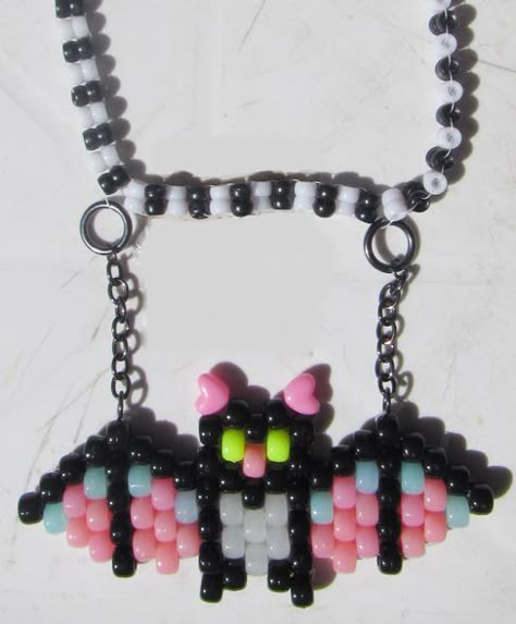 I made this kandi bat necklace for #happydragonferret! handmade with love <3~by Silly Kandi Gecko, Halloween Kandi Ideas, Kandi Charm Patterns, Animal Kandi, Kandi Animals, Halloween Kandi, Kandi Charms, Kandi Jewelry, Kandi Inspiration