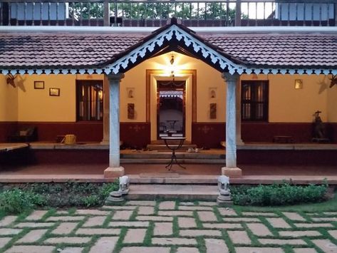 Indian Porch Design, Chettinad House Entrance, Chettinad House Elevation, Malnad Style House, Traditional Indian House Exterior Design, Chettinad House Exterior, Wada Architecture Maharashtrian, Old Village House Design Indian, Traditional South Indian House